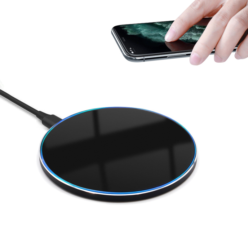 Сувенирная продукция Беспроводное зарядное устройство Gravy с подсветкой и гравировкой 15W, черный Заказать